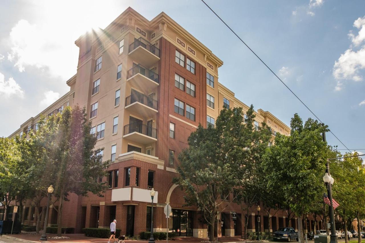 Frontdesk Oakwood Residence Apts Uptown Далас Екстериор снимка
