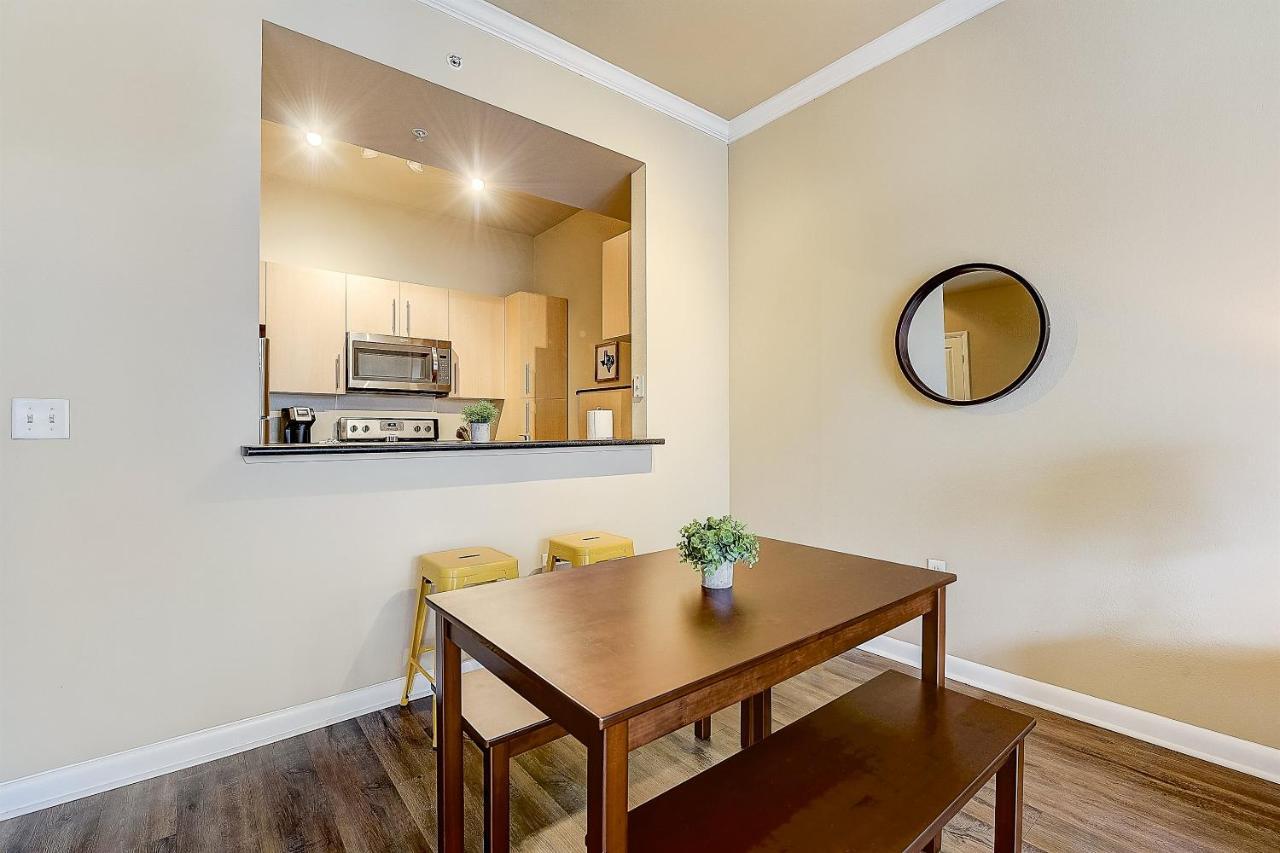 Frontdesk Oakwood Residence Apts Uptown Далас Екстериор снимка