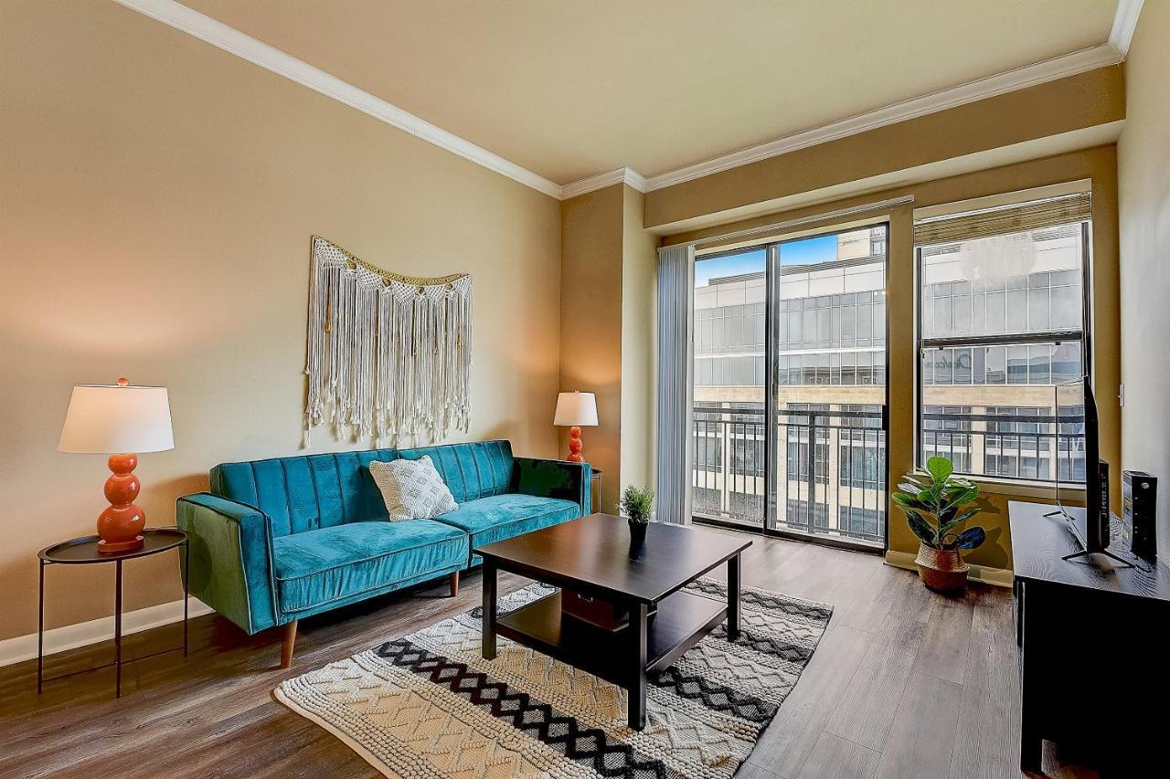 Frontdesk Oakwood Residence Apts Uptown Далас Екстериор снимка