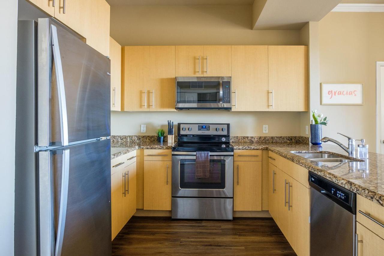 Frontdesk Oakwood Residence Apts Uptown Далас Екстериор снимка