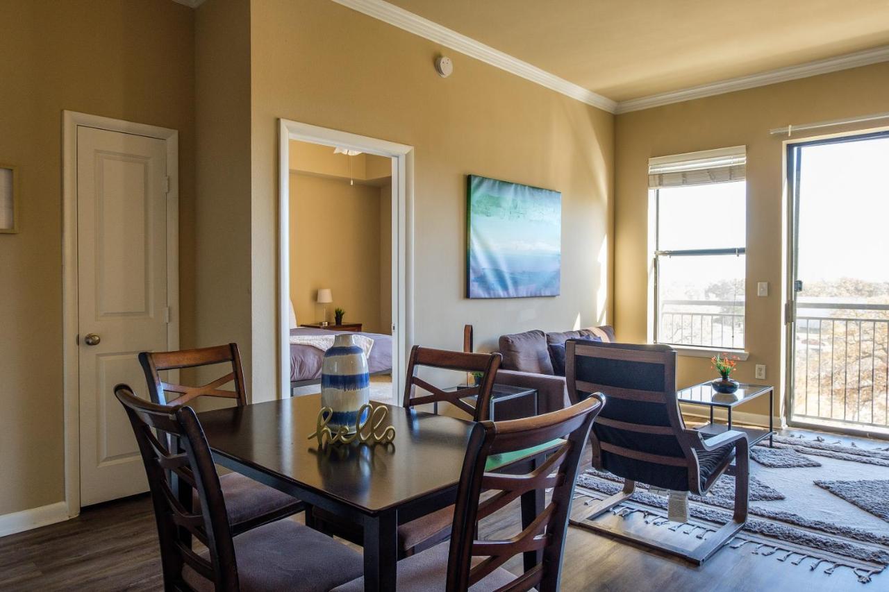 Frontdesk Oakwood Residence Apts Uptown Далас Екстериор снимка