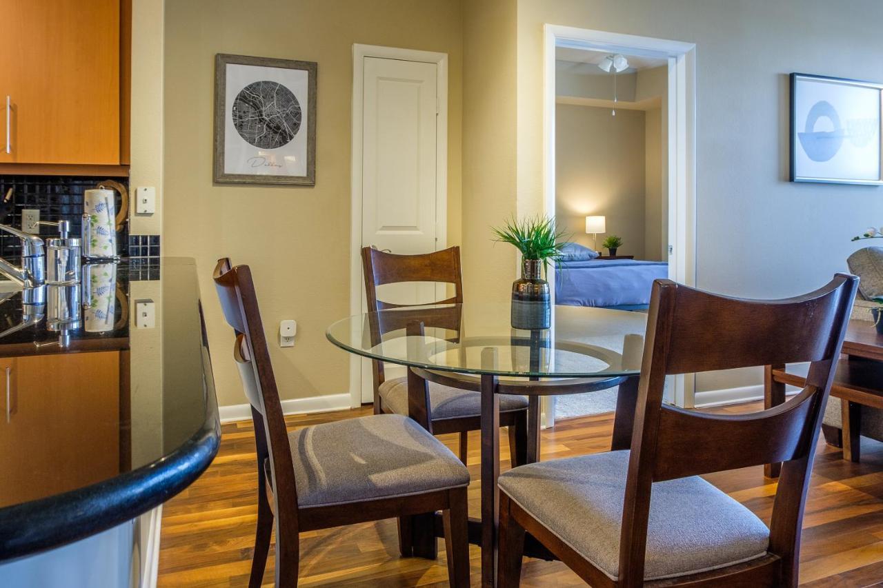 Frontdesk Oakwood Residence Apts Uptown Далас Екстериор снимка