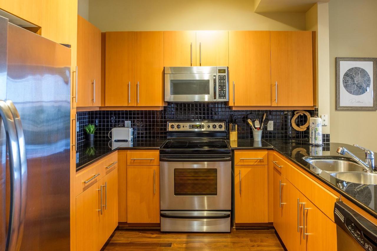 Frontdesk Oakwood Residence Apts Uptown Далас Екстериор снимка