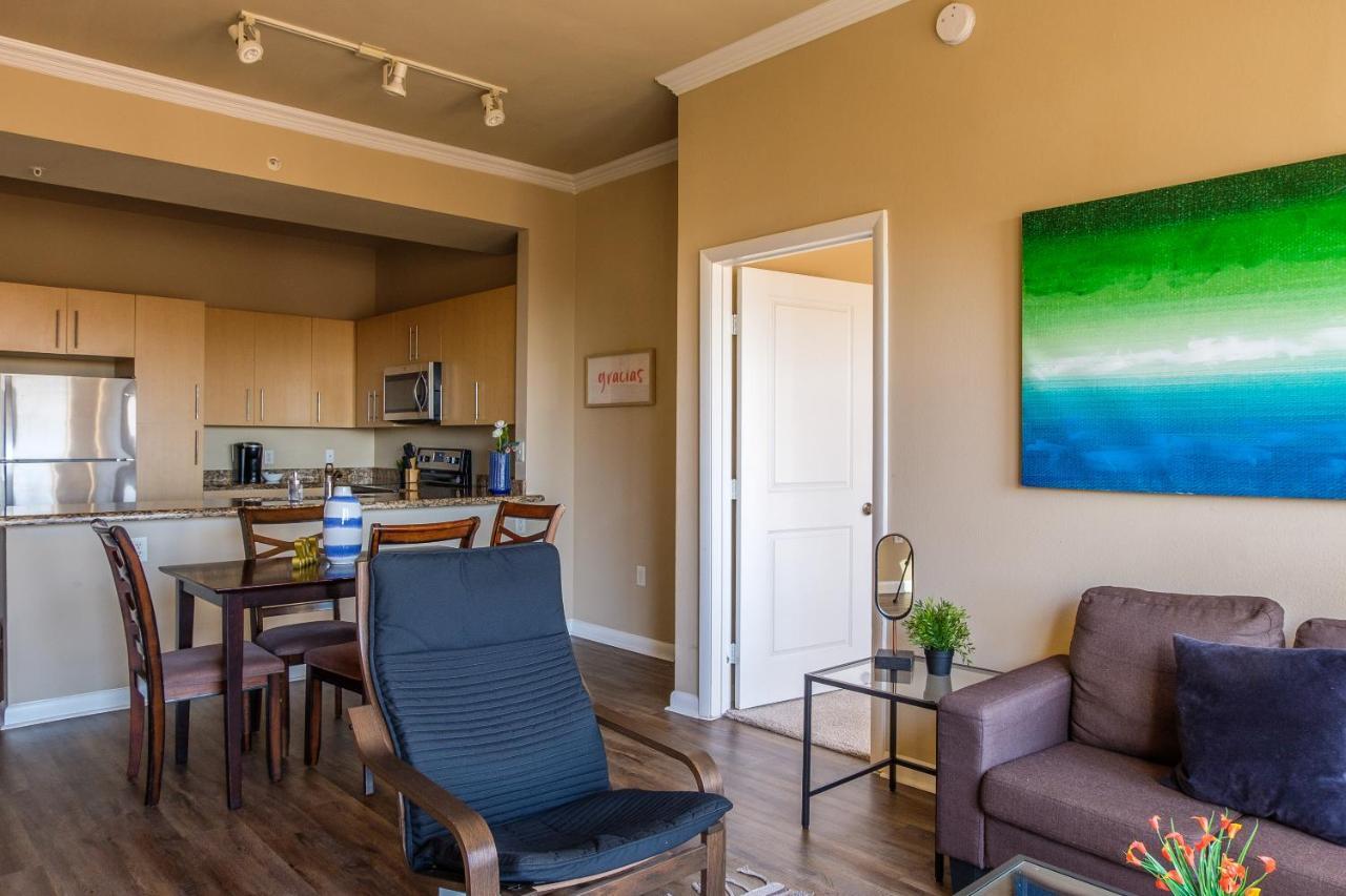 Frontdesk Oakwood Residence Apts Uptown Далас Екстериор снимка