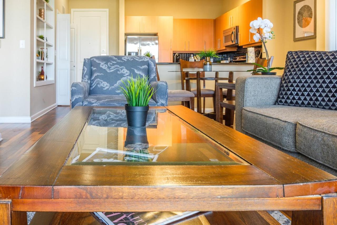 Frontdesk Oakwood Residence Apts Uptown Далас Екстериор снимка