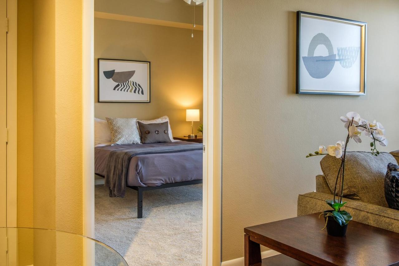 Frontdesk Oakwood Residence Apts Uptown Далас Екстериор снимка
