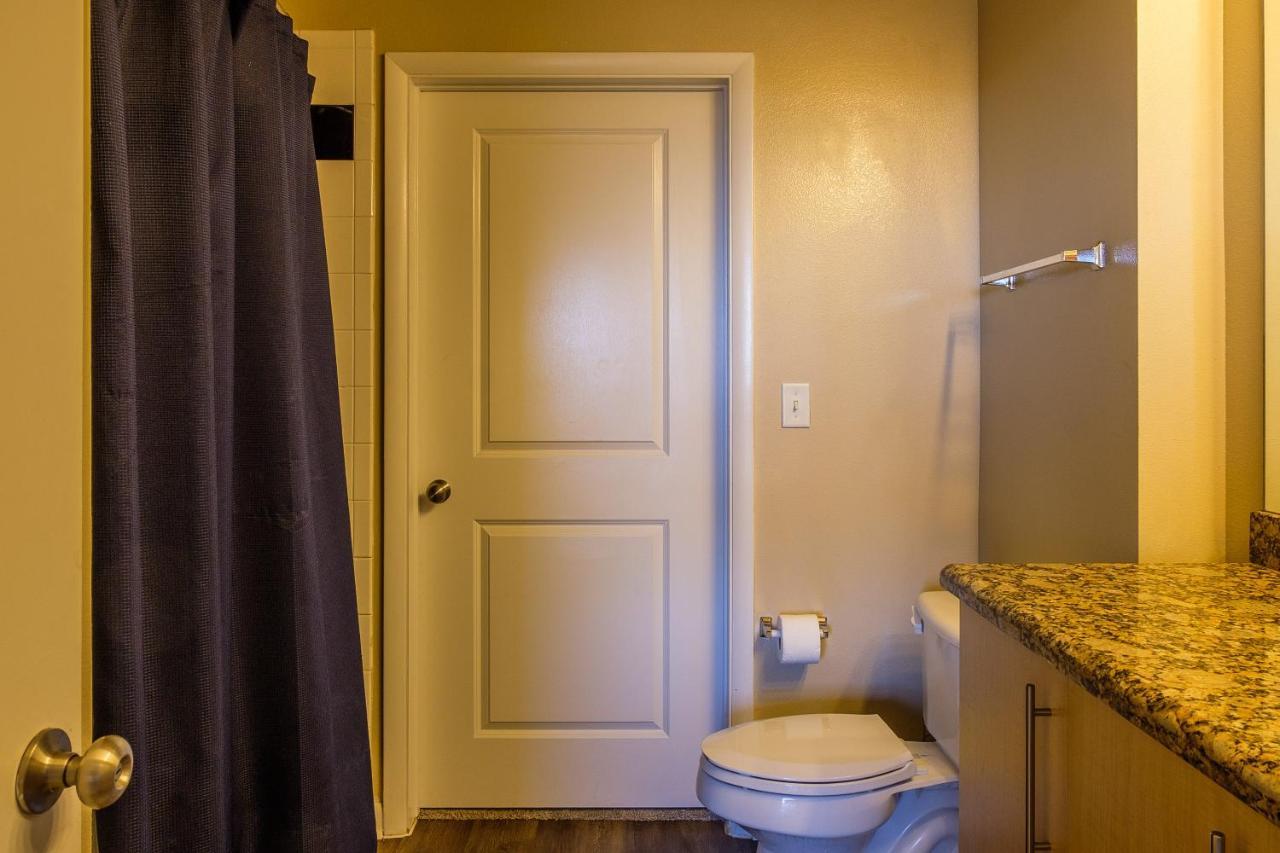 Frontdesk Oakwood Residence Apts Uptown Далас Екстериор снимка