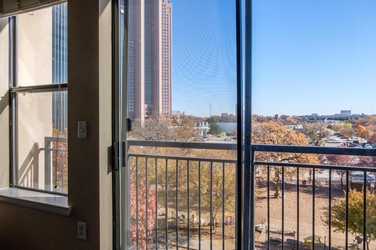 Frontdesk Oakwood Residence Apts Uptown Далас Екстериор снимка