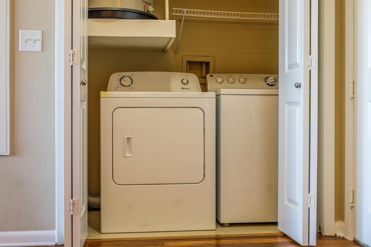 Frontdesk Oakwood Residence Apts Uptown Далас Екстериор снимка