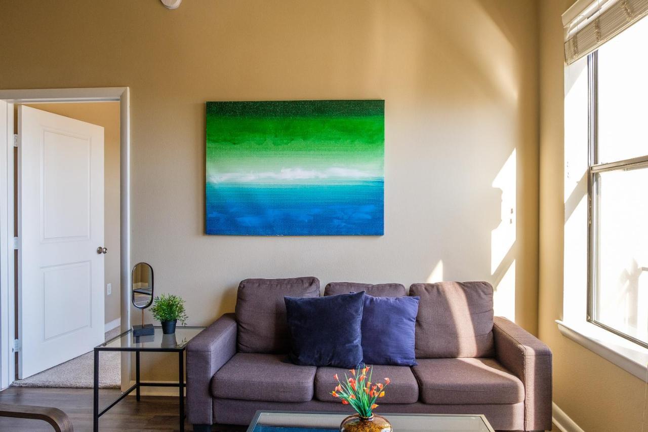 Frontdesk Oakwood Residence Apts Uptown Далас Екстериор снимка